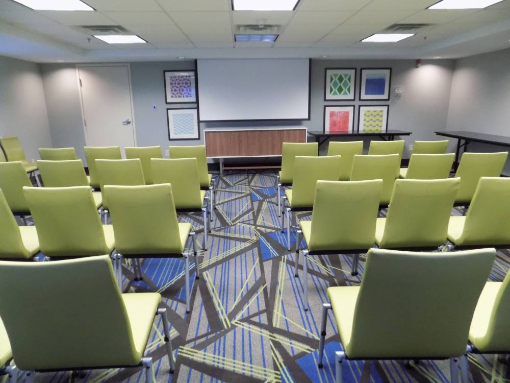 Holiday Inn Exp Stes Balloon 8