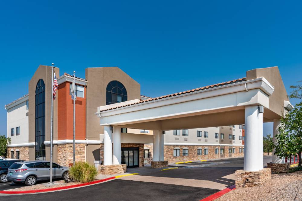 Holiday Inn Exp Stes Balloon 5