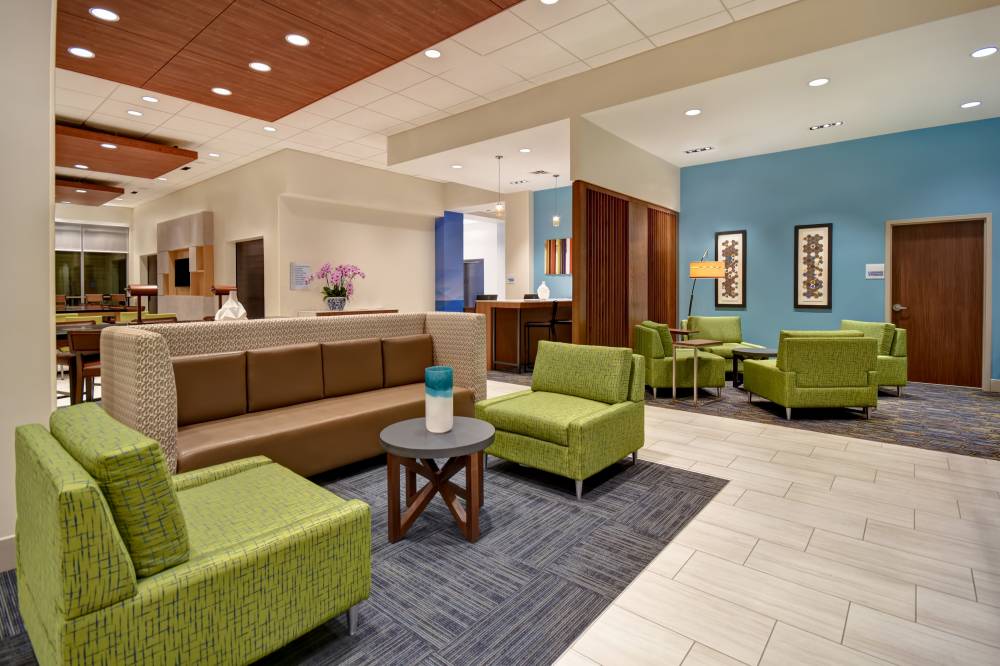 Holiday Inn Exp Stes Beach 5