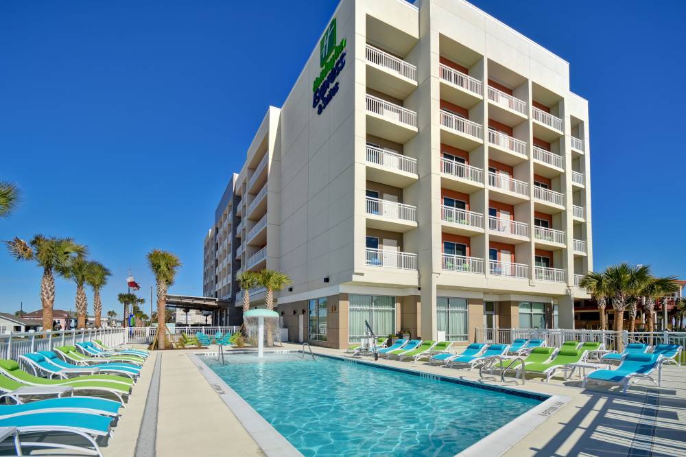 Holiday Inn Exp Stes Beach 8