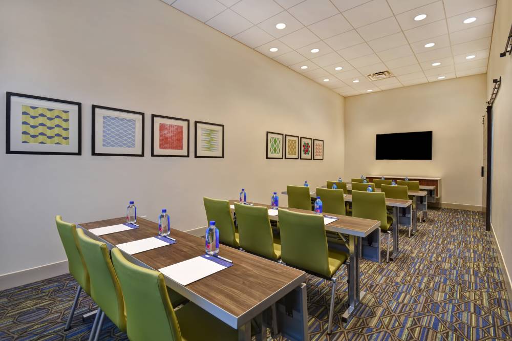 Holiday Inn Exp Stes Beach 10