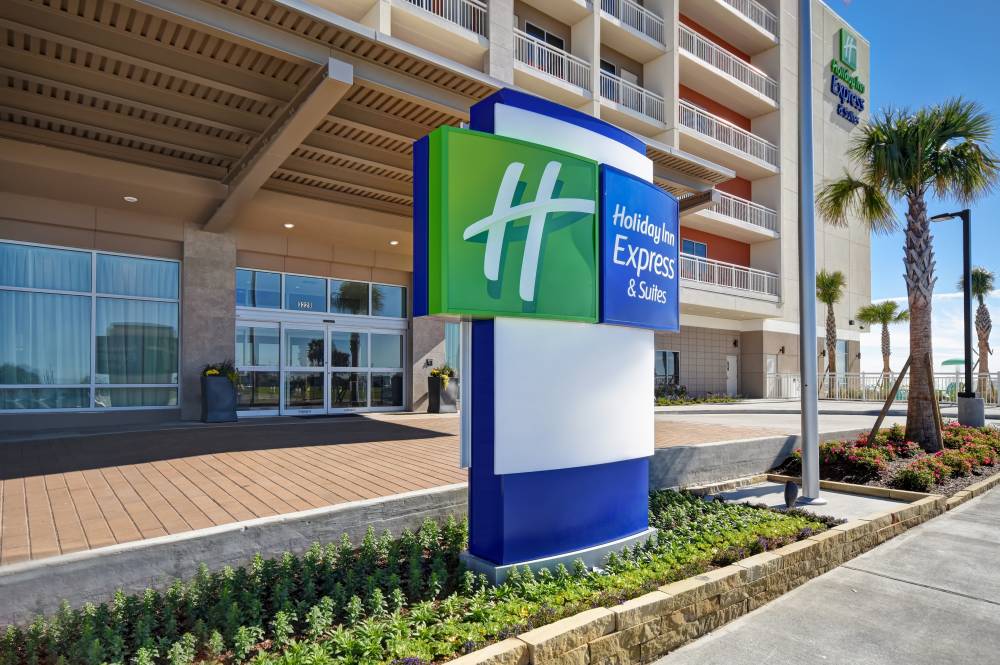 Holiday Inn Exp Stes Beach 7