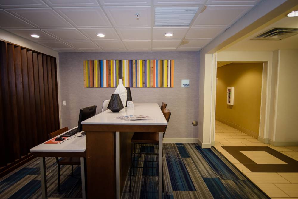 Holiday Inn Exp Stes Bixby 3