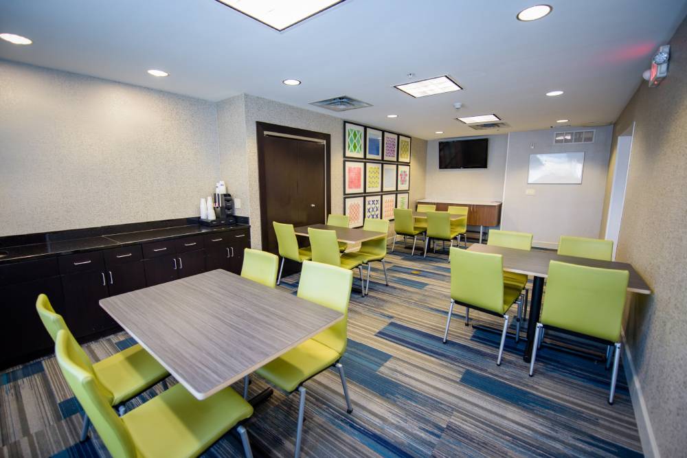 Holiday Inn Exp Stes Bixby 9
