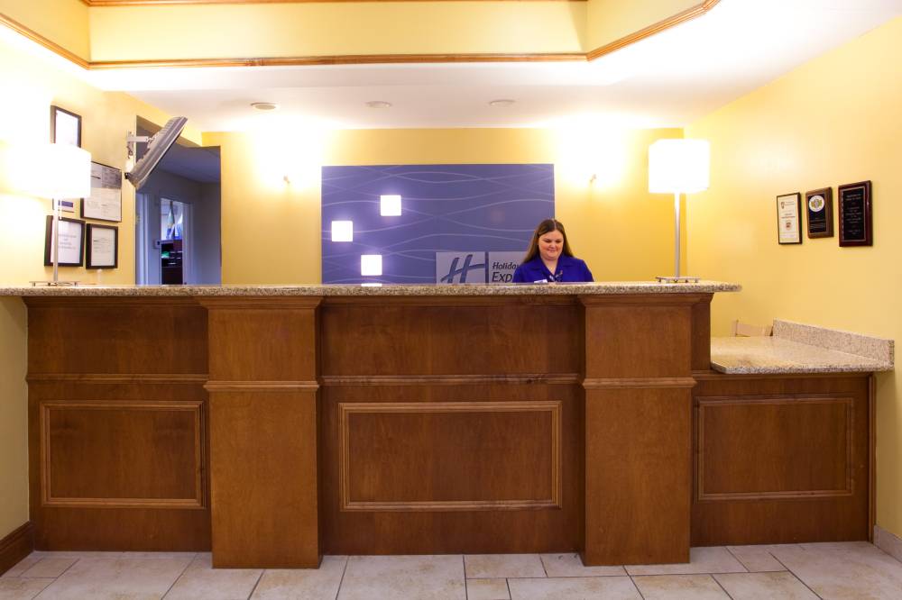 Holiday Inn Exp Stes Blnt Isld 6
