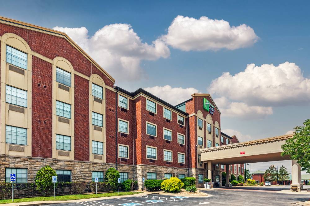 Holiday Inn Exp Stes Broken Arrow 4