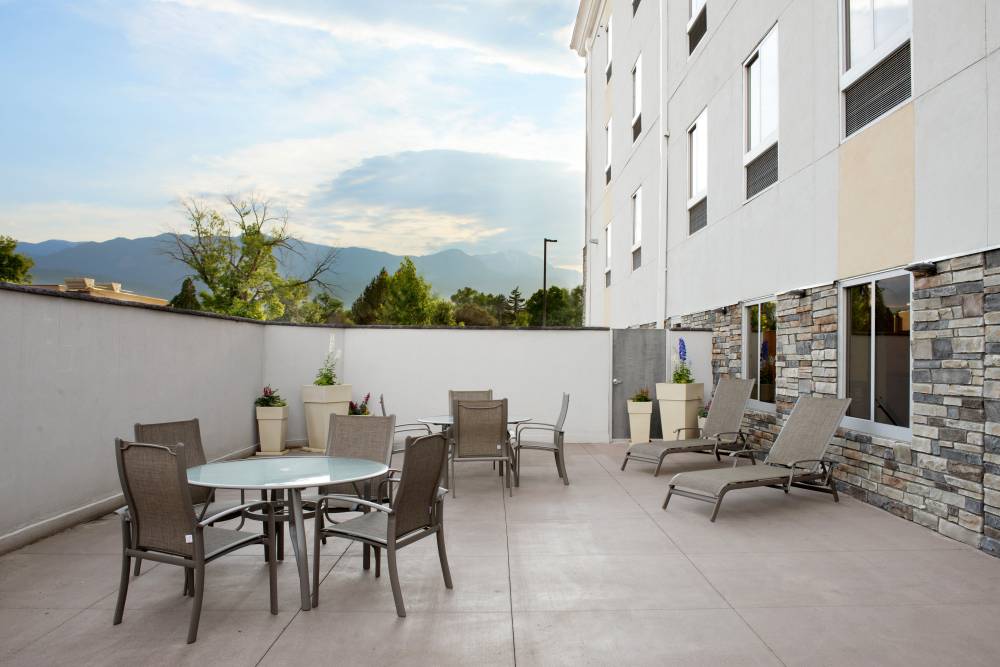 Holiday Inn Exp Stes Central 3