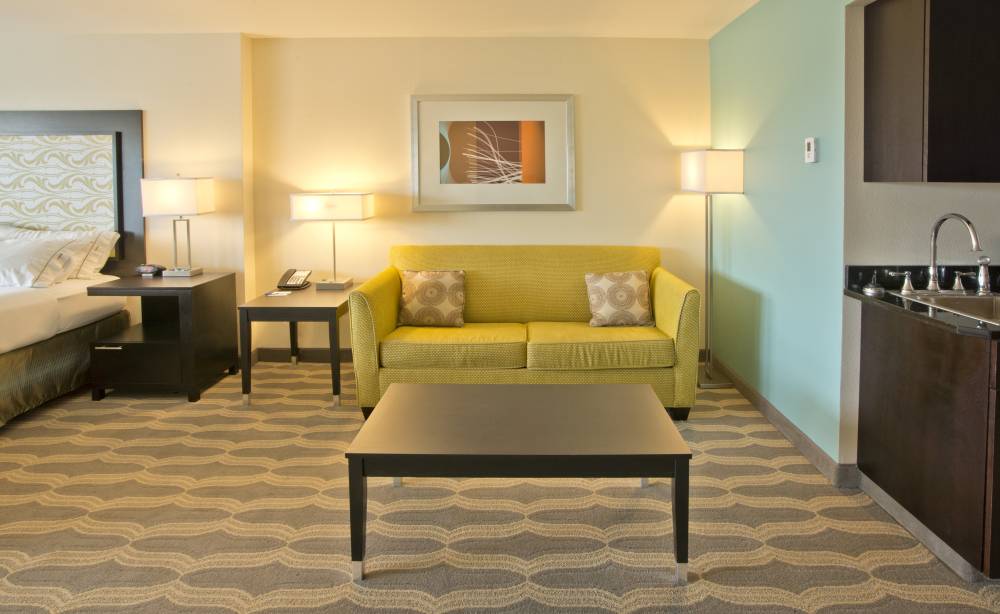 Holiday Inn Exp Stes Central 5