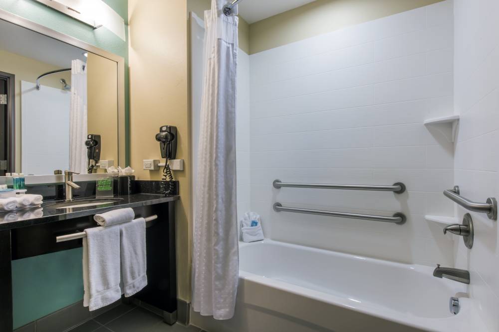 Holiday Inn Exp Stes Central 8