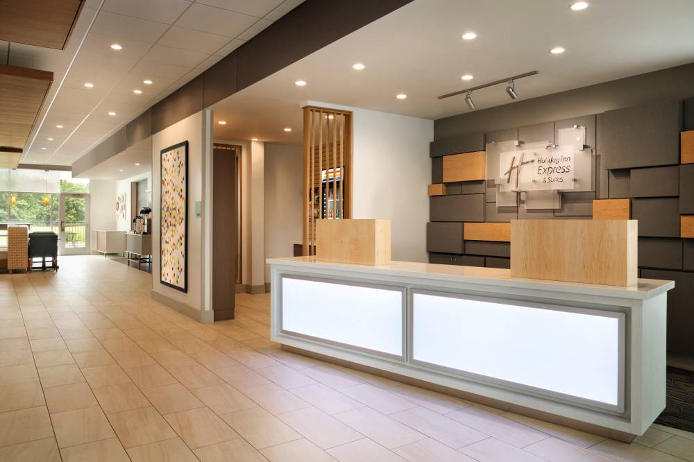 Holiday Inn Exp Stes Chatham Pkwy 2
