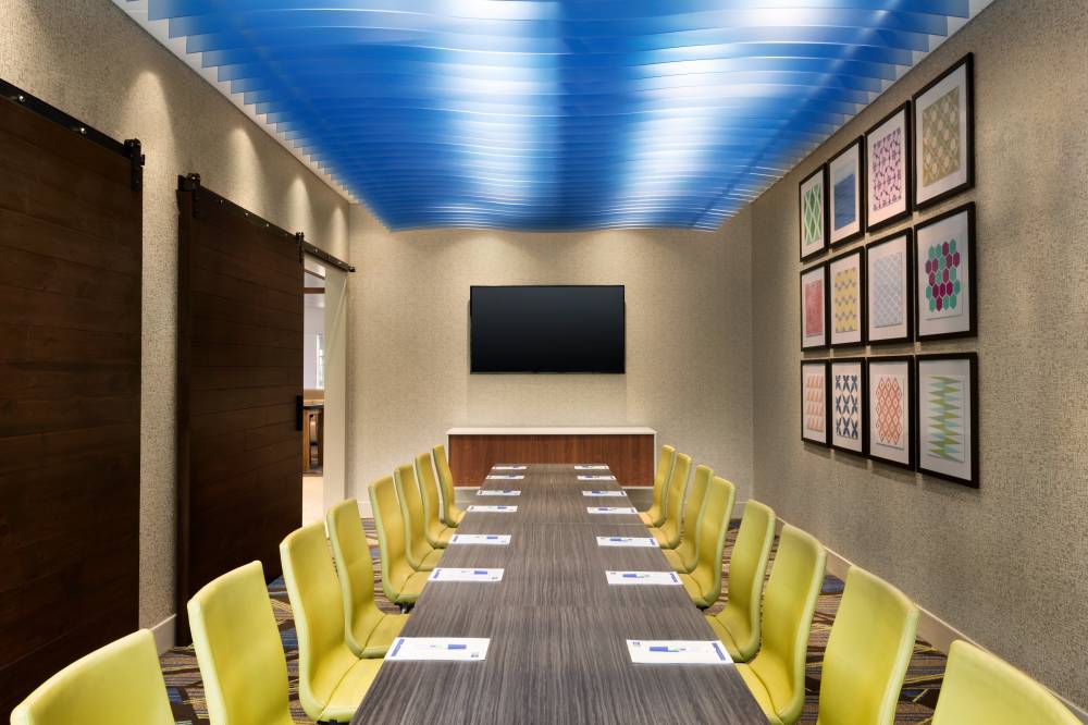 Holiday Inn Exp Stes Chatham Pkwy 5