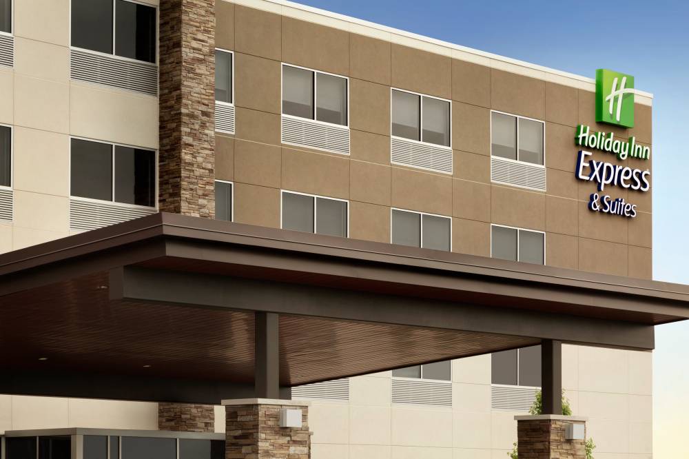Holiday Inn Exp Stes Chatham Pkwy 4