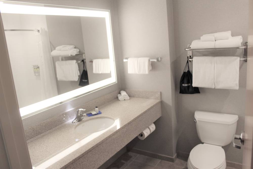 Holiday Inn Exp Stes Cheney 4