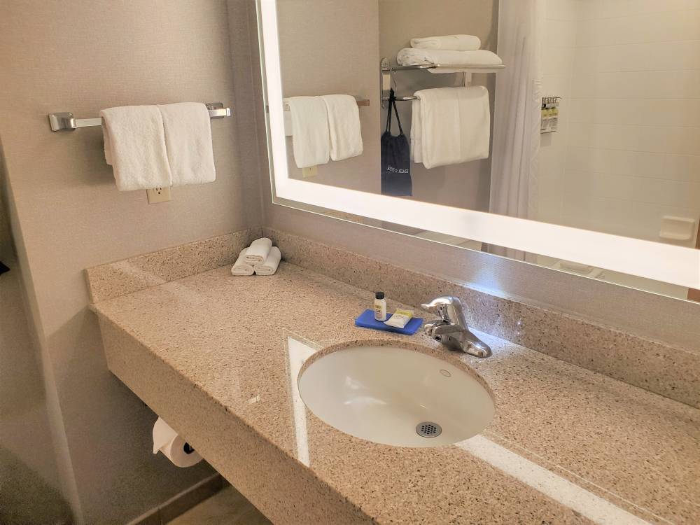 Holiday Inn Exp Stes Cheney 2