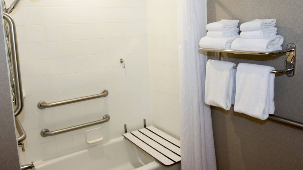 Holiday Inn Exp Stes Cheney 5
