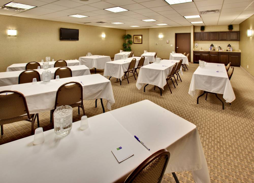 Holiday Inn Exp Stes Council B 6