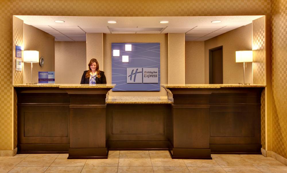 Holiday Inn Exp Stes Council B 7