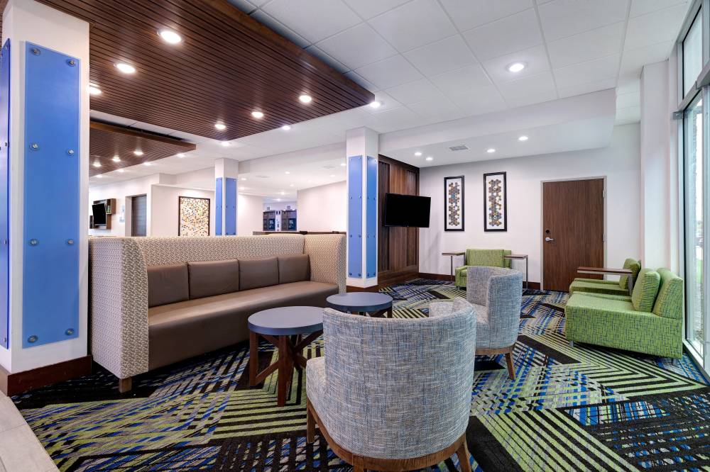 Holiday Inn Exp Stes Dearborn By Ihg 4