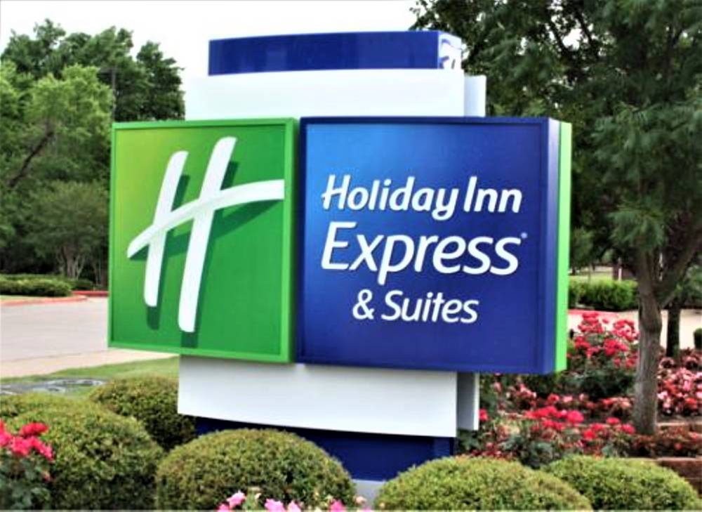 Holiday Inn Exp Stes Dearborn By Ihg 3