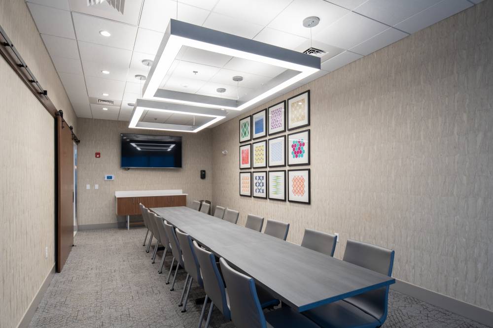Holiday Inn Exp Stes Downtown By Ihg 2