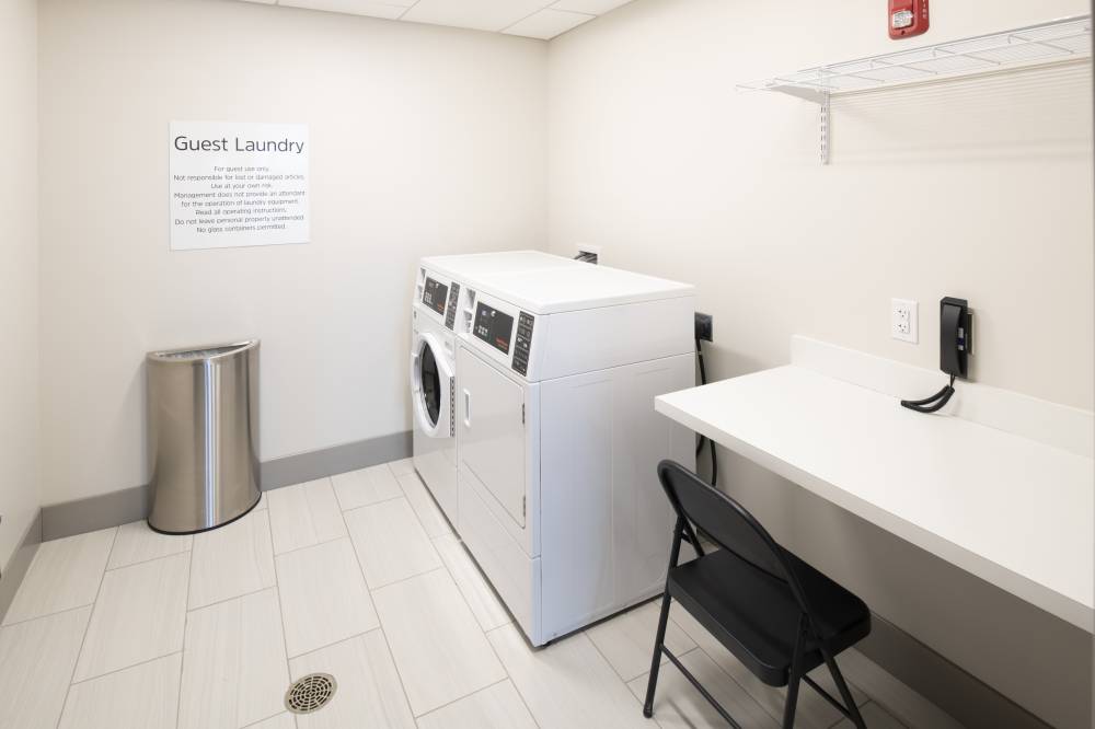 Holiday Inn Exp Stes Downtown By Ihg 3