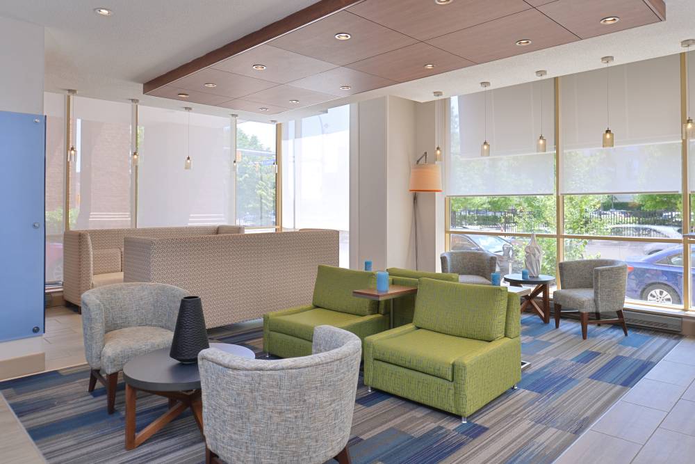 Holiday Inn Exp Stes Downtown 7