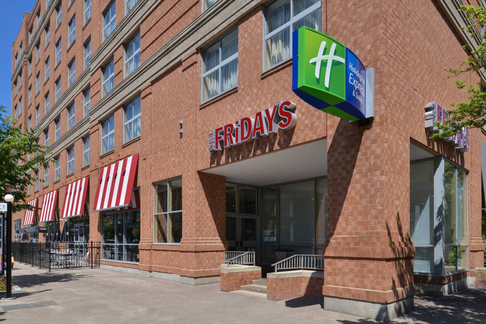 Holiday Inn Exp Stes Downtown 6