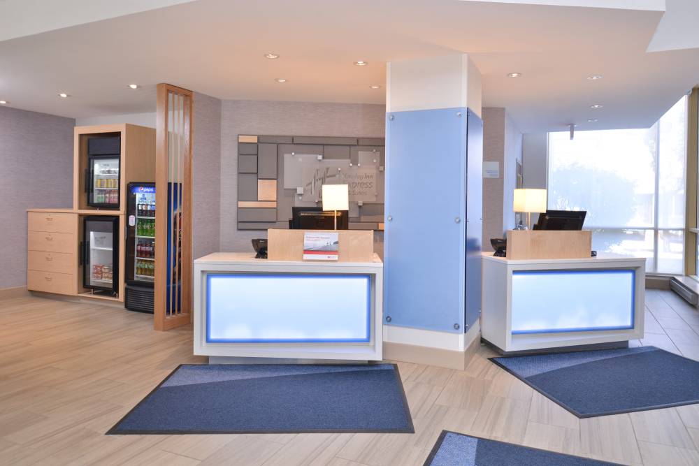 Holiday Inn Exp Stes Downtown 9