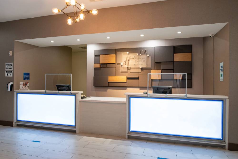 Holiday Inn Exp Stes Downtown West 5
