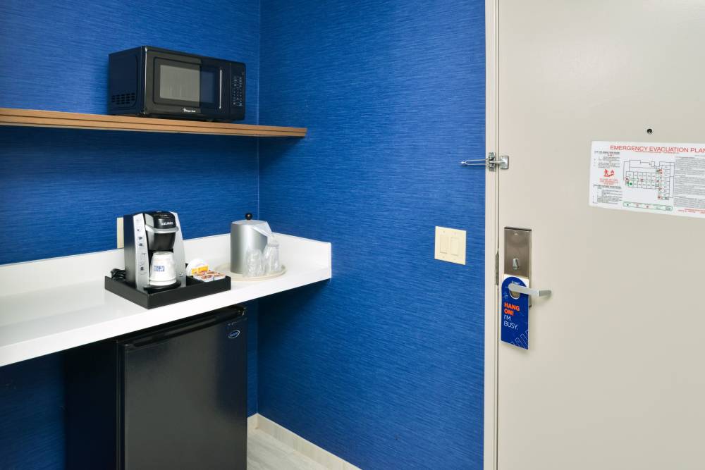 Holiday Inn Exp Stes Downtown West 2