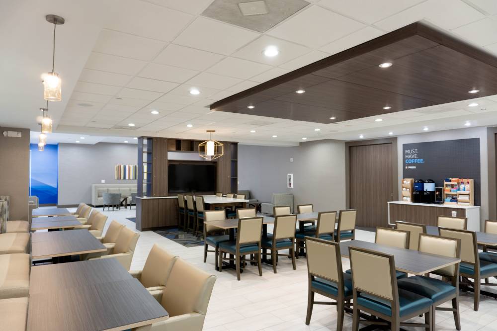 Holiday Inn Exp Stes Downtown West 8