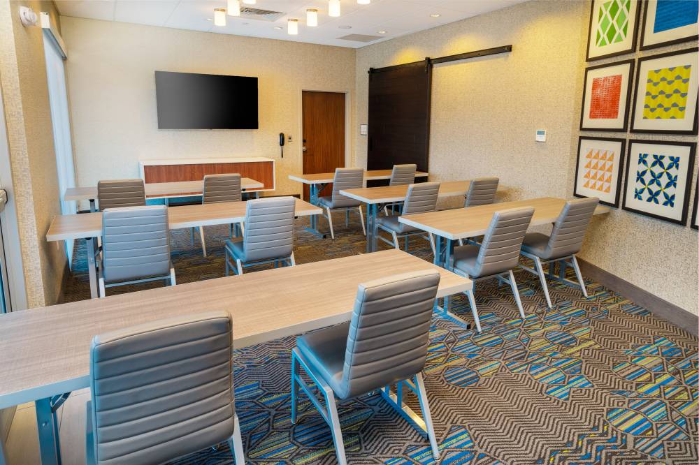 Holiday Inn Exp Stes E Tropicana By Ihg 4