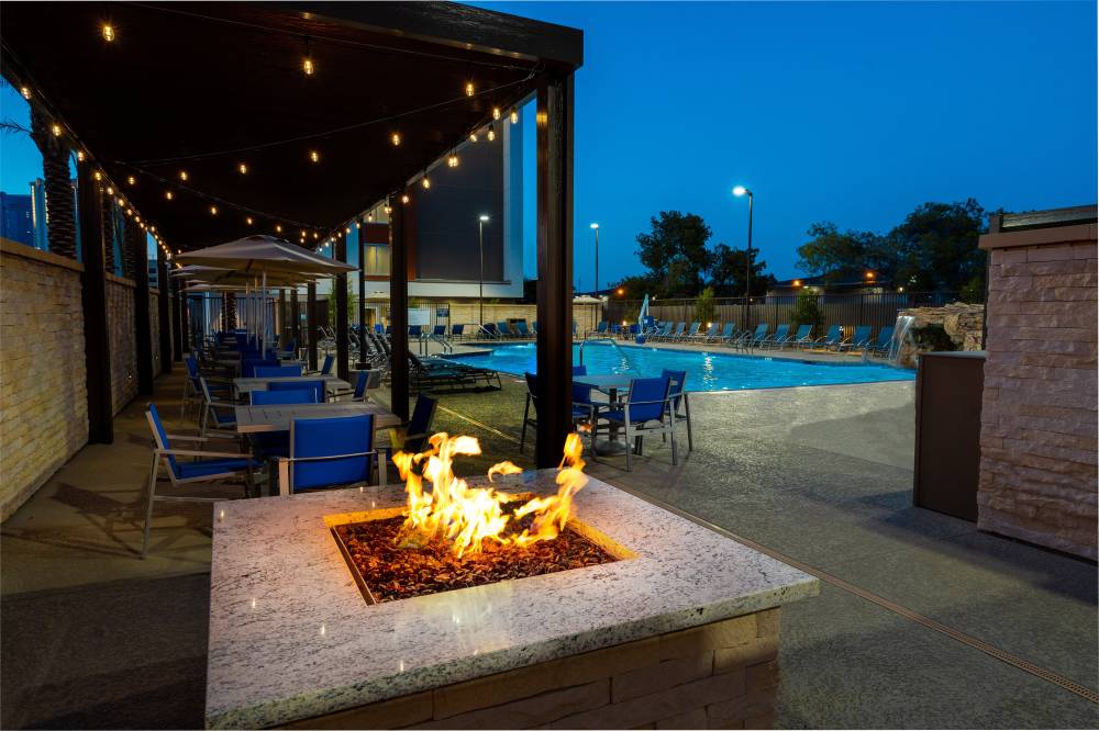 Holiday Inn Exp Stes E Tropicana By Ihg 9