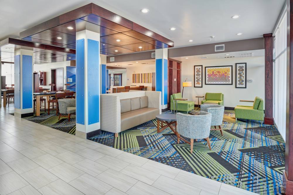 Holiday Inn Exp Stes East 4