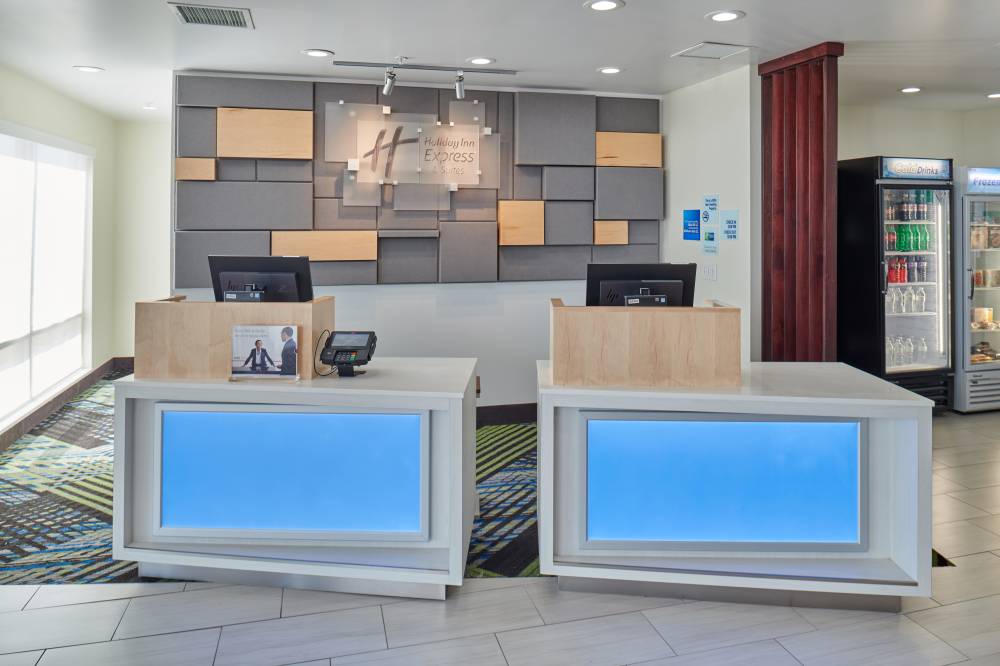 Holiday Inn Exp Stes East 3