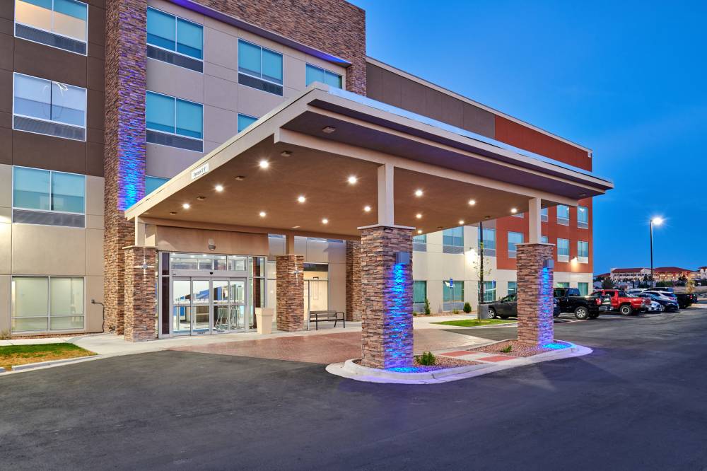 Holiday Inn Exp Stes East 2