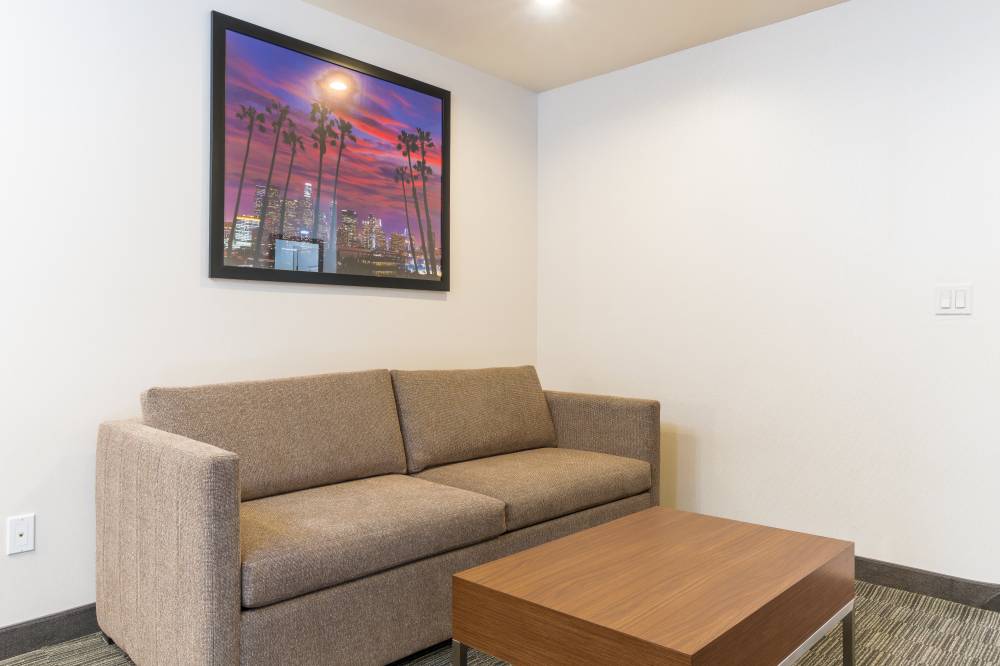 Holiday Inn Exp Stes Hollywood 5