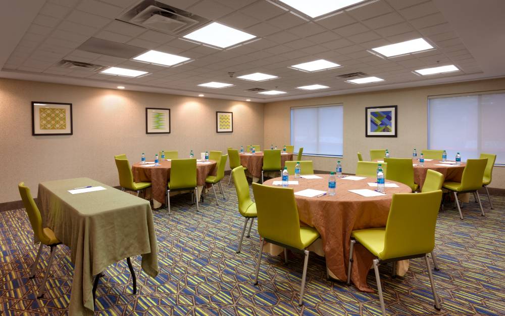 Holiday Inn Exp Stes  I-10 East 5