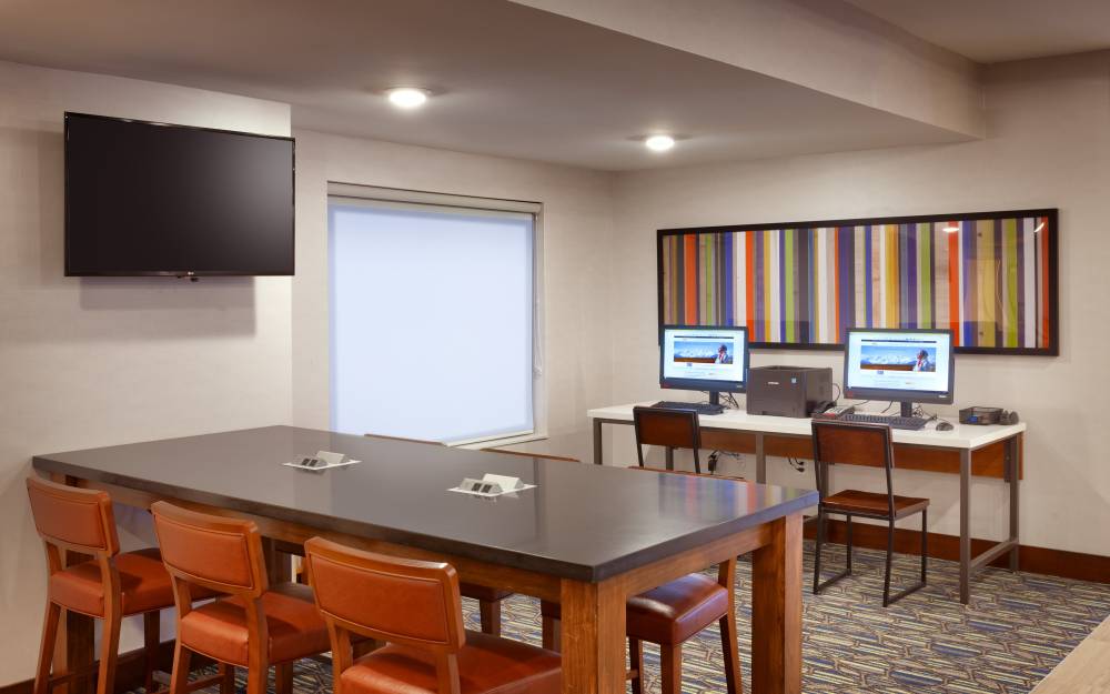 Holiday Inn Exp Stes  I-10 East 9