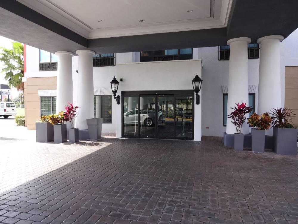 Holiday Inn Exp Stes Intl Driv 7