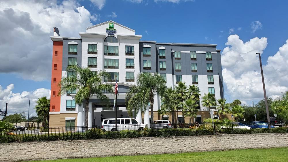 Holiday Inn Exp Stes Intl Driv 6