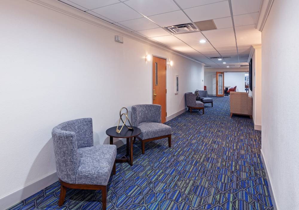Holiday Inn Exp Stes Jenks 8