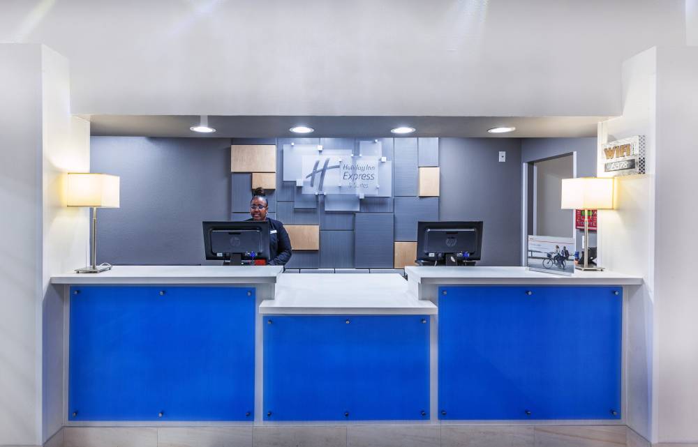 Holiday Inn Exp Stes Jenks 5