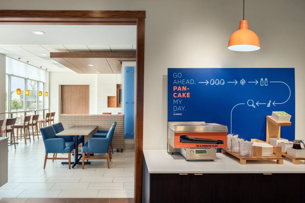 Holiday Inn Exp Stes Jordan West 9