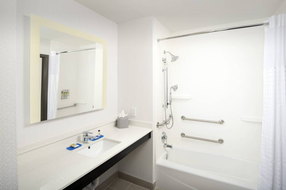 Holiday Inn Exp Stes Kingsland Naval Bas 8