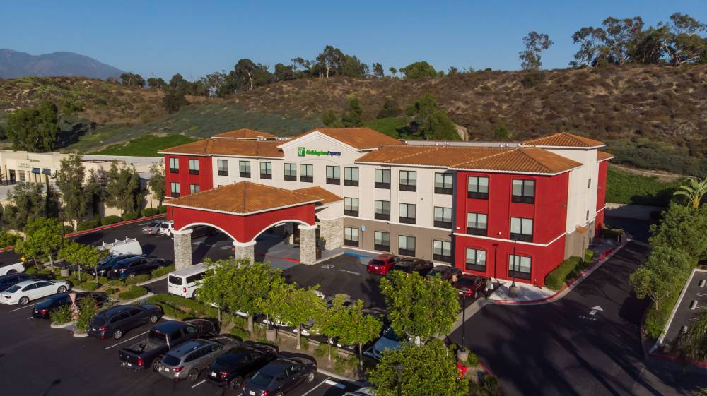 Holiday Inn Exp Stes Lake Forest 8