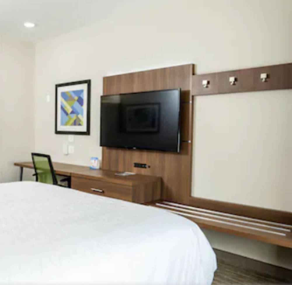 Holiday Inn Exp Stes Lake Forest 3
