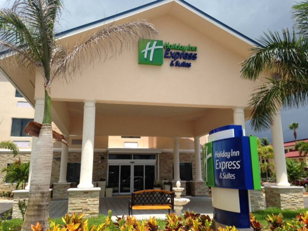 Holiday Inn Exp Stes Lantana 3