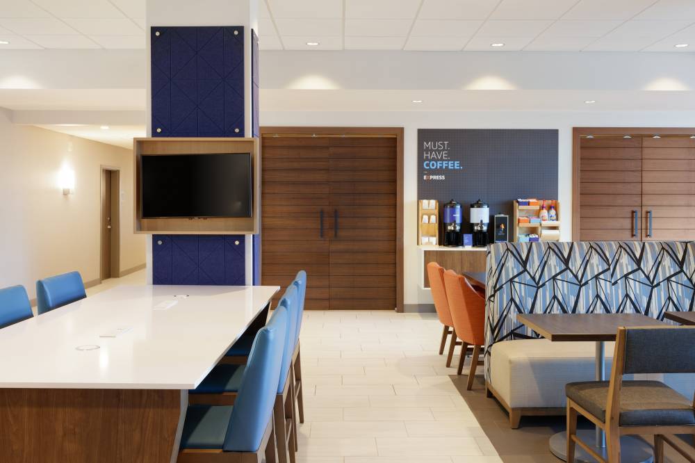 Holiday Inn Exp Stes Linden 3