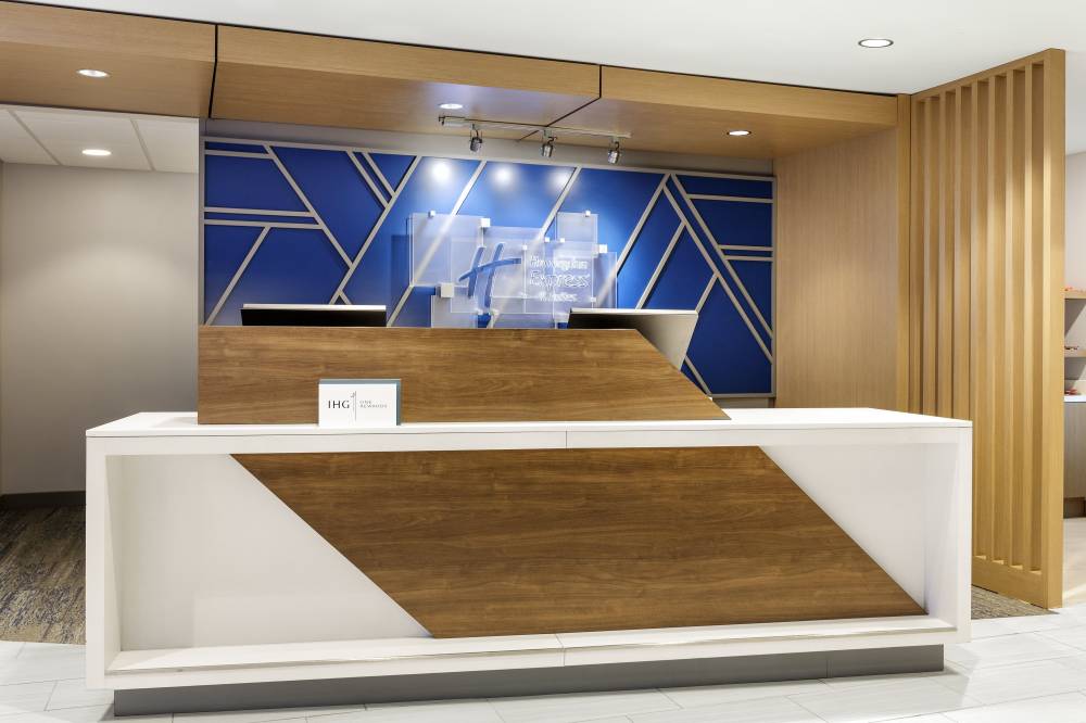 Holiday Inn Exp Stes Linden 2